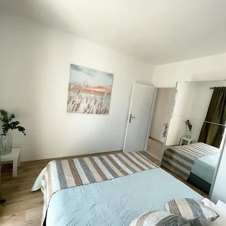 Apartment Beautiful With Balcony & Sea View