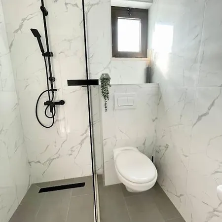 Beautiful With Balcony & Sea View Διαμέρισμα *