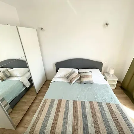 Beautiful With Balcony & Sea View Apartment Dracevo Selo