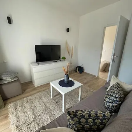 Διαμέρισμα Beautiful With Balcony & Sea View *