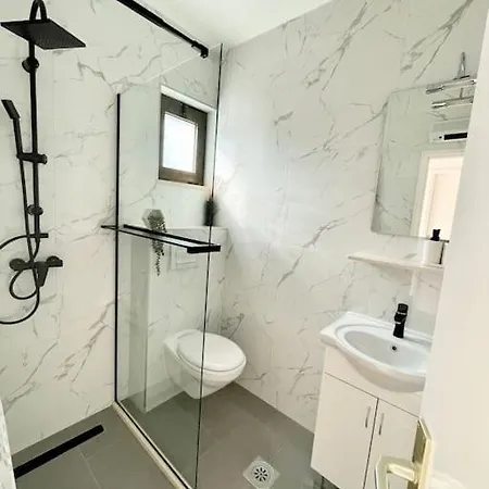 Appartement Beautiful With Balcony & Sea View