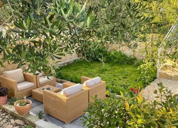 Beautiful With Balcony & Sea View Apartament