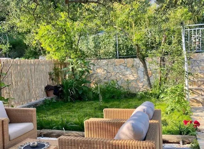 Beautiful With Balcony & Sea View